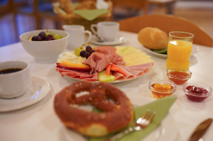 Gute-Laune Frühstück - der Frühstückstreff für alle ab 60