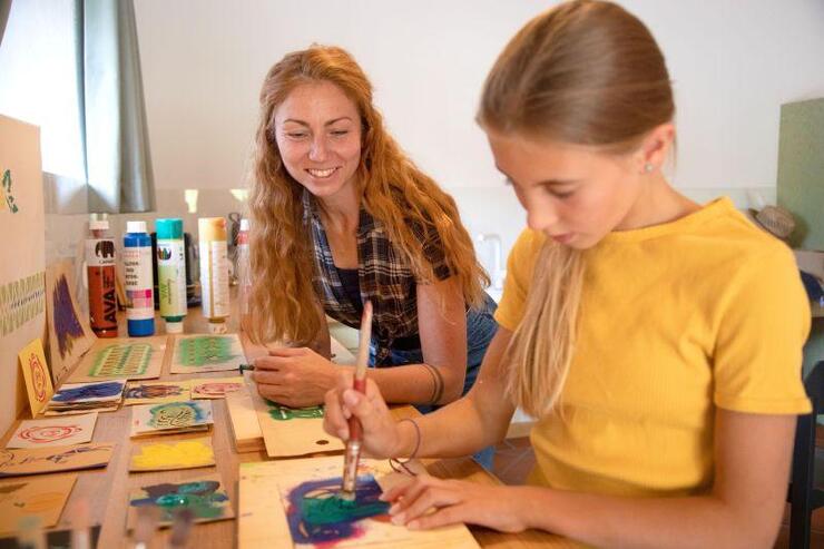 Schablonieren im Freilichtmuseum Glentleiten