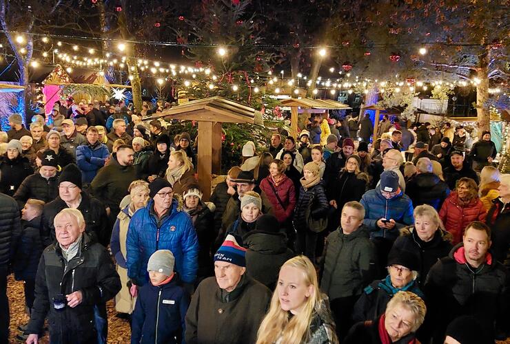Traunreuter Christkindlmarkt auf dem Marktplatz in der Eichendorffstraße
