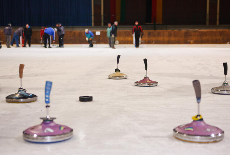 Publikums-Eislauf und Eisstockschießen in der Eishalle Ruhpolding