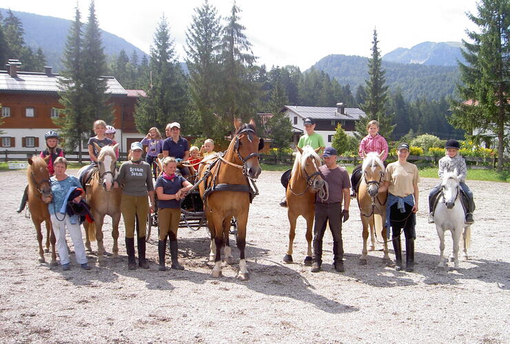 Ponyreiten am Reitstall