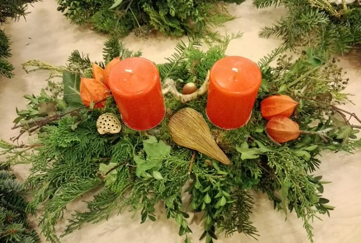 Adventsbasar mit Frühstück