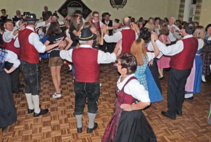 Kathreintanz des Trachtenverein d´Riedlstoana