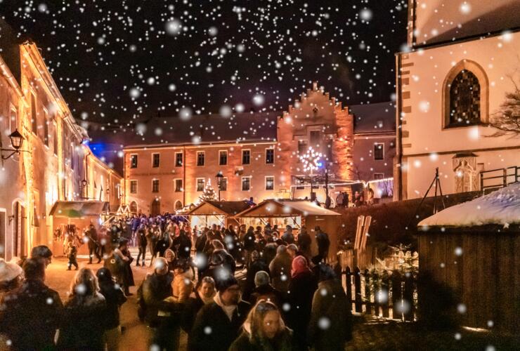 Romantischer Burg-Adventsmarkt