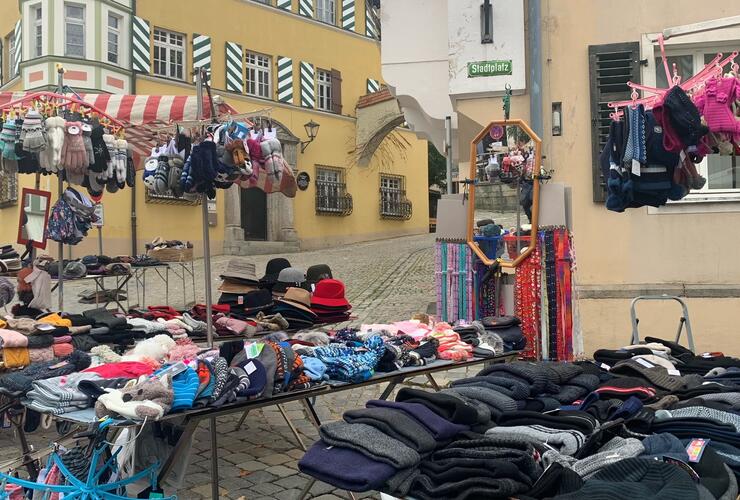 Kirta am Stadtplatz mit Flohmarkt