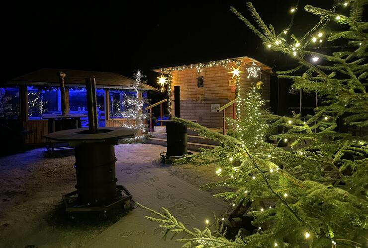 Schönauer Glühweinstand mit Abendmesse