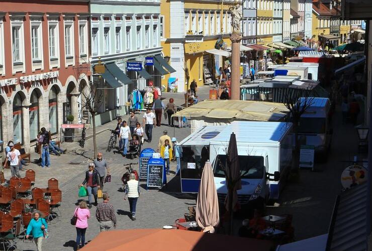Wochenmarkt in der Fußgängerzone