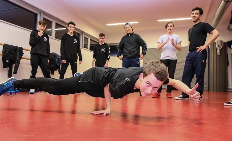 Breakdance Gruppe im G6