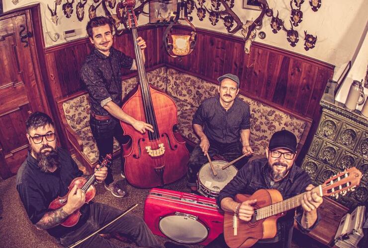 Django 3000 - UNPLUGGED