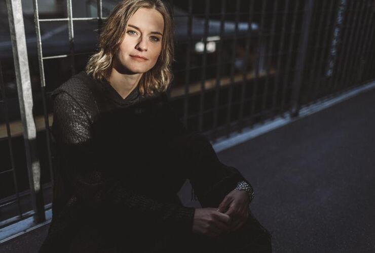 Yasi Hofer