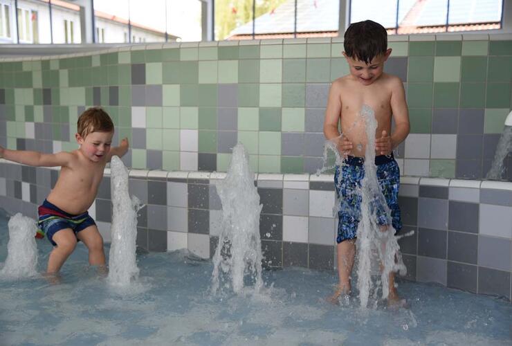 Kinderzeit im Hallenbad