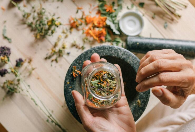 Die Naturapotheke – Natürliche Produkte selbst herstellen