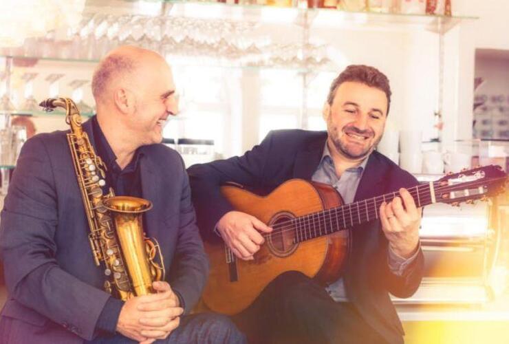 GOLDEN NOTES PLAY THE BEATLES