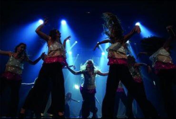 Tanzgala - Zeitgenössische Tanzshow von Kindern, Jugendlichen und Erwachsenen getanzt