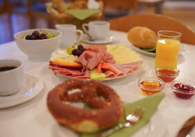 Gute-Laune Frühstück - der Frühstückstreff für alle ab 60