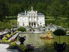 Gemütliche Wanderung zum Königsschloss Linderhof mit Schmankerl-Pause