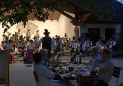 Standkonzert der Musikkapelle Niederaudorf nach dem Leonhardiritt