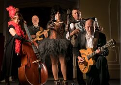 Konzert mit "Das einzige neopathetische Orchester"