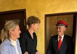 Fünfzig Minuten Verspätung