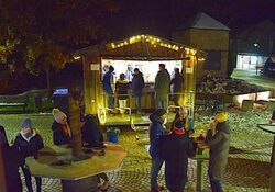 Vorsilvester am Glühweinstand