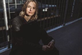 Yasi Hofer