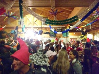 Samerberger Almfasching auf der Käseralm am Rosenmontag Samerberger Almfasching auf der Käseralm am Rosenmontag