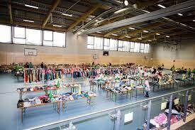 Second-Trend Herbst-Kleidermarkt für Teenies und Erwachsene Second-Trend Herbst-Kleidermarkt für Teenies und Erwachsene