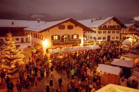 Dorfadvent "Auf Weihnachten zua" mit Adventsingen Dorfadvent "Auf Weihnachten zua" mit Adventsingen