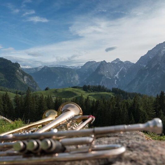 Musikalisch vom Frühling in den Bergsommer bei der Königsbachalm
