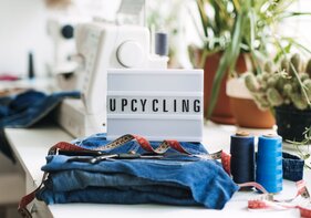 Nachhaltigkeit fängt im Kleiderschrank an: Upcycling und Änderungsschneiderei