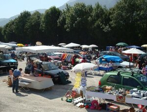 Flohmarkt am Festplatz an der B 13