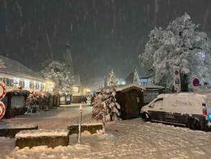 Christkindlmarkt am Pullacher Kirchplatz