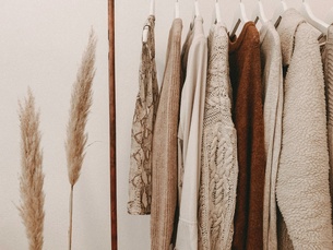 Stilvoll und umweltbewusst: Wie funktioniert Capsule Wardrobe?
