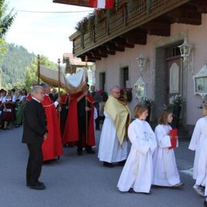 Skapulierfest-Prozession mit Kirchenchor
