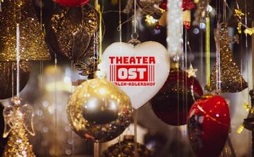 Adventsmarkt am Theater OST: Woffelpantoffel-Kindertheater, Gemischter Chor Altglienicke, Friedrich und Wiesenhütter, Ellis Enkel u. a. 