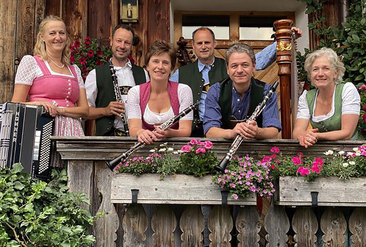 Volksmusik im Brunnenhof: Oidhoizklang