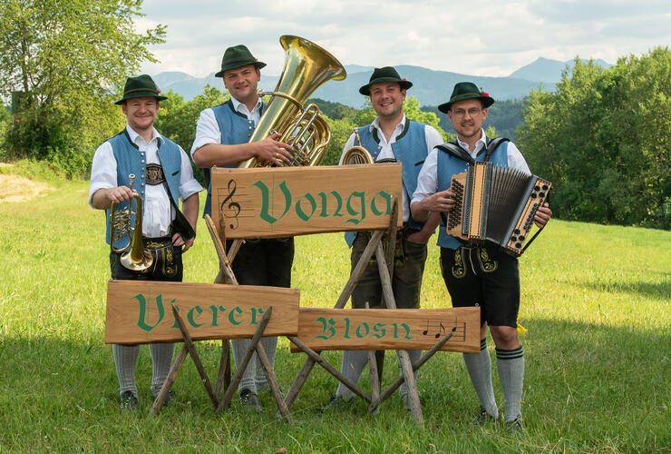 Volksmusik im Brunnenhof: Vonga Vierer Blosn