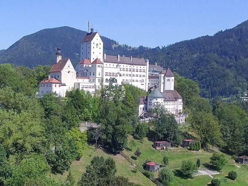 Führungen auf Schloss Hohenaschau mit Prientalmuseum und Burgladerl