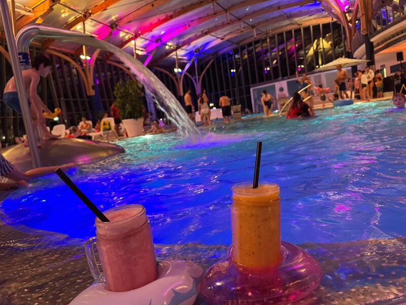 Pool, Music & Drinks