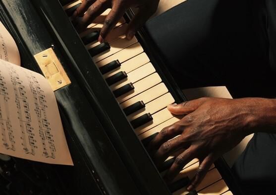 Musik trifft Hut "Piano-Abend mit Vuki Radul"