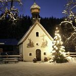 Hl. Abend vor der Kapelle in Klais