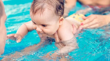 Babyschwimmen - Alter 8 - 12 Monate