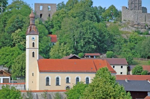Allerheiligen mit Gräbersegnung in Brennberg