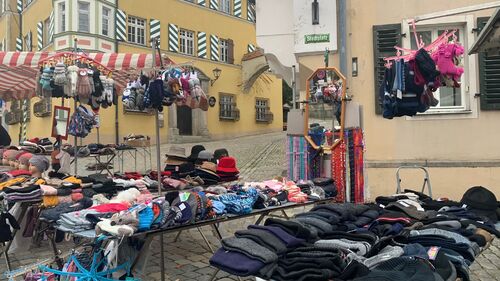 Kirta am Stadtplatz mit Flohmarkt