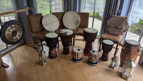 Herzenslieder & Hoffnungstrommeln im Kraftparadies