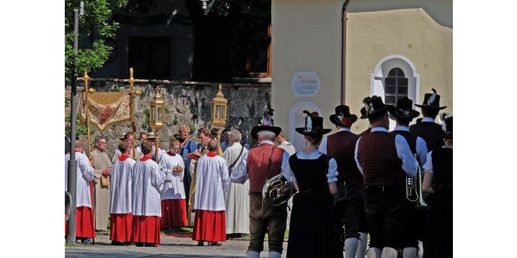 Kieferer Bierzelt - Frühschoppen zum Vereinsjahrtag & Kieferer Fest