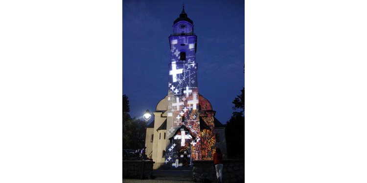 SilvesterLich(t) – Lichtinstallation von Ingo Bracke auf die katholische Pfarrkirche Heilig K