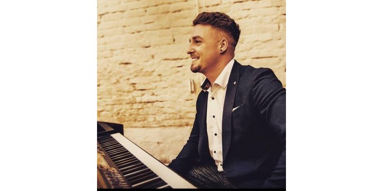 Pianist Philipp Filurski live im Baristro