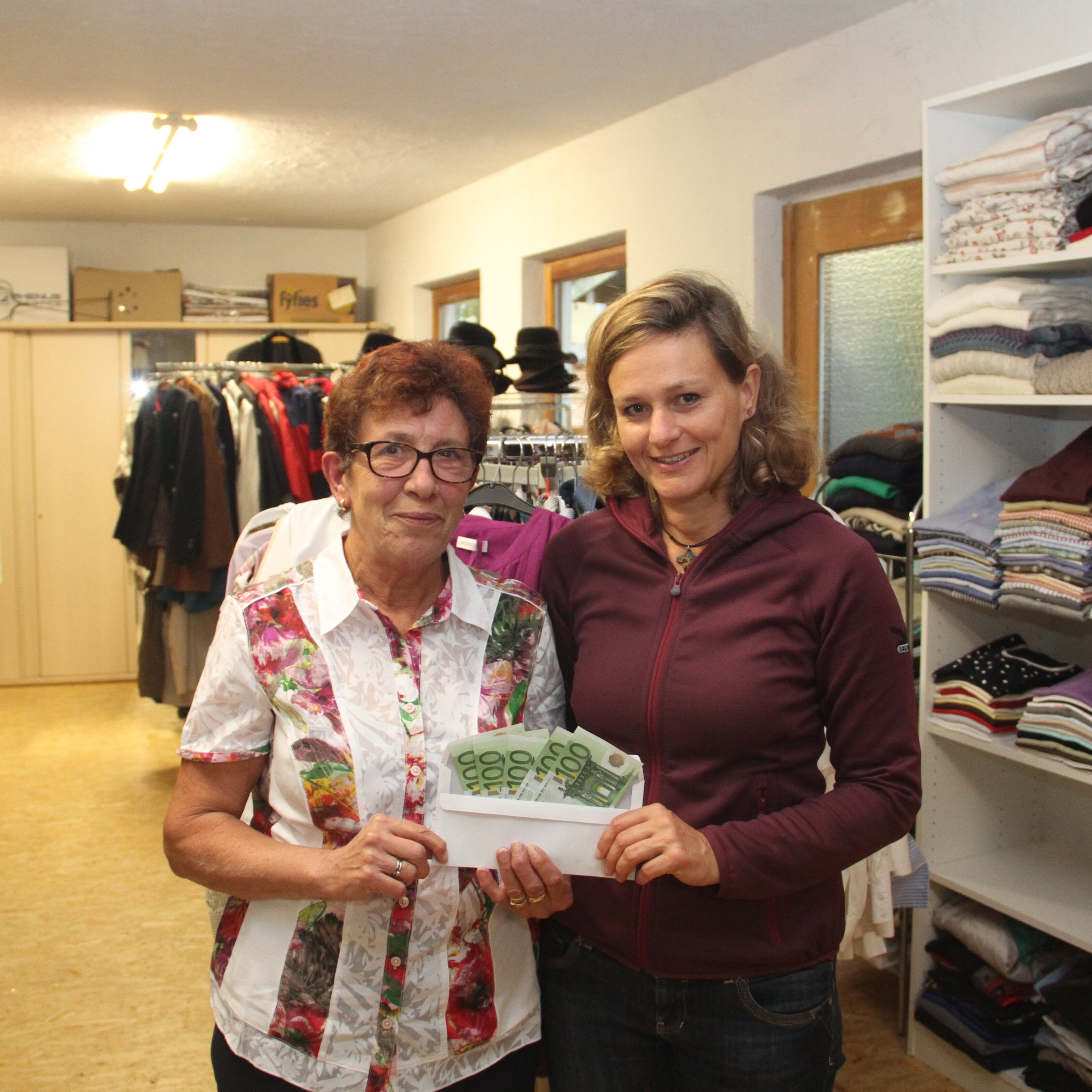 Gebrauchtkleidermarkt und vieles mehr