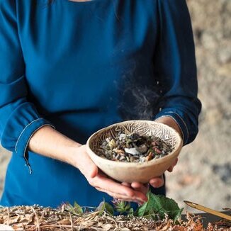 Mit Räuchern, Mythen und Sagen auf die stade Zeit einstimmen